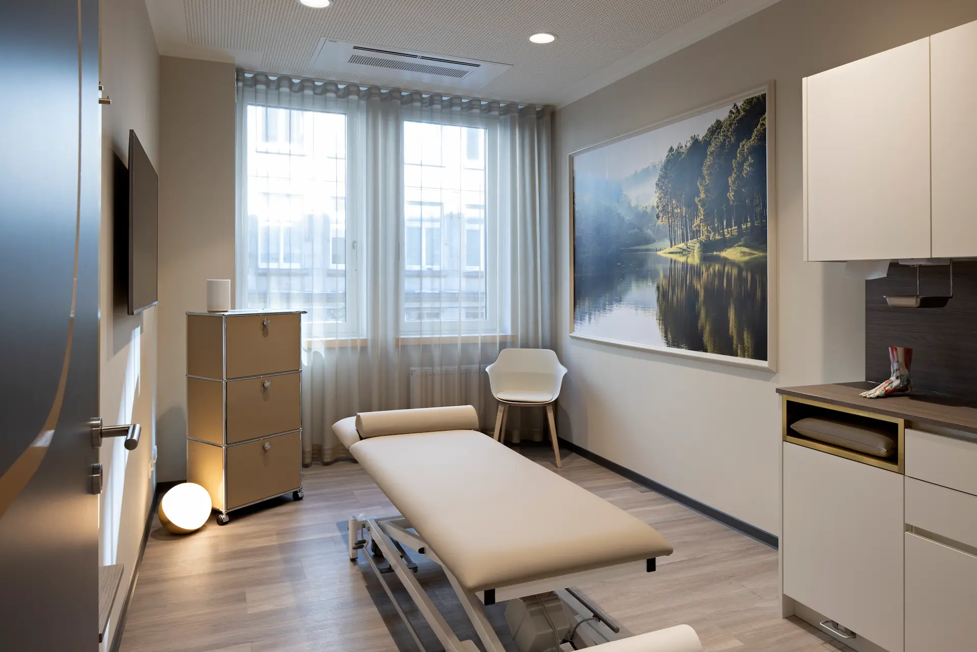 Behandlungsraum einer Arztpraxis